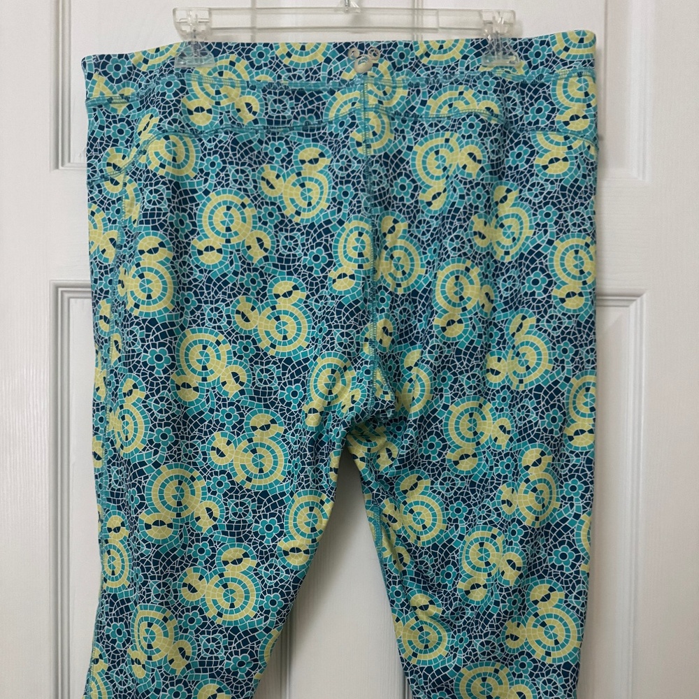 Disney Parks - stained glass pattern Mickey Mouse leggings Size XL